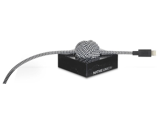 Native Union Night Cable Ladekabel 3m Zebra mit Marmor Dock